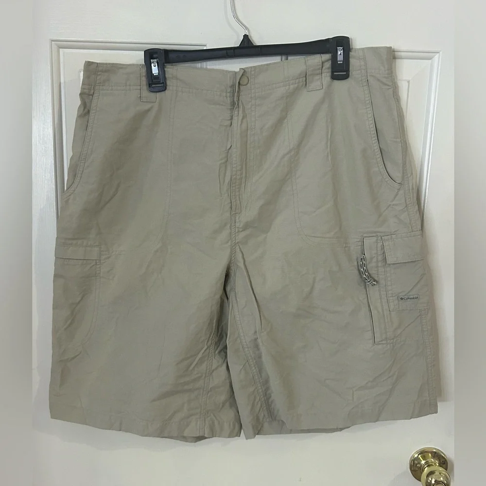 Columbia Men's Silver Ridge 10” Cargo Hiking Shorts Size 38 Beige